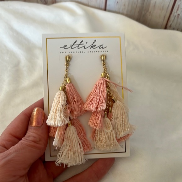 NWT Ettika daydreamer tassel 18k gold plated earrings - Picture 4 of 6
